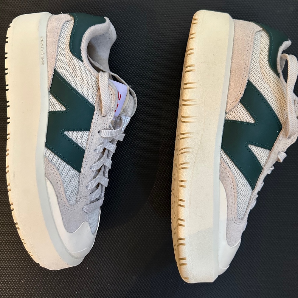 New Balance WMNS 302 Beige Green CT302.